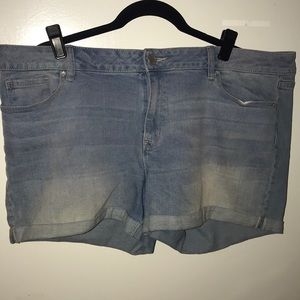 Light wash denim shorts!